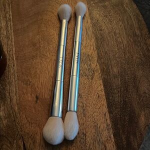 Two SEINT make up brushes
